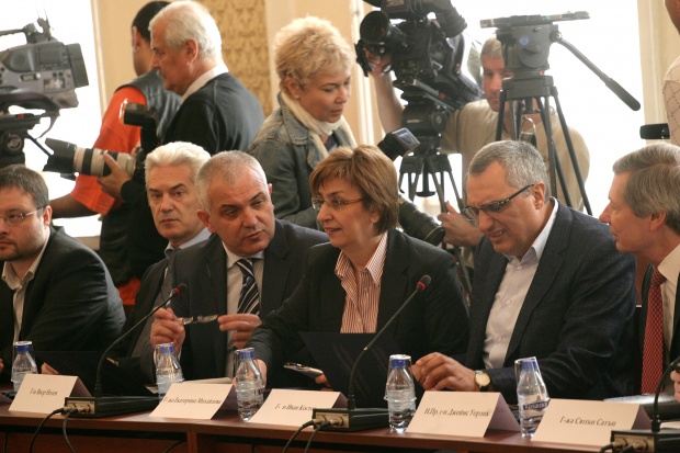 Костов и Сидеров се обявиха против плоския данък в България