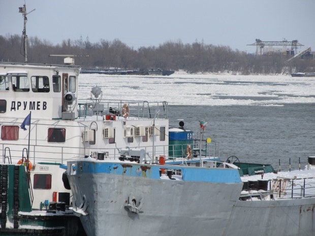 България и Румъния обединиха сили да подобрят корабоплаването по Дунав