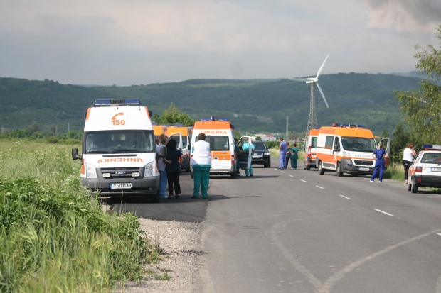 Трима в неизвестност след взривовете край Сливен